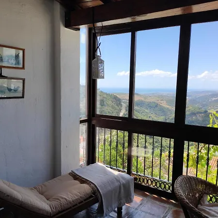 El Hogar De Lucia * Casares